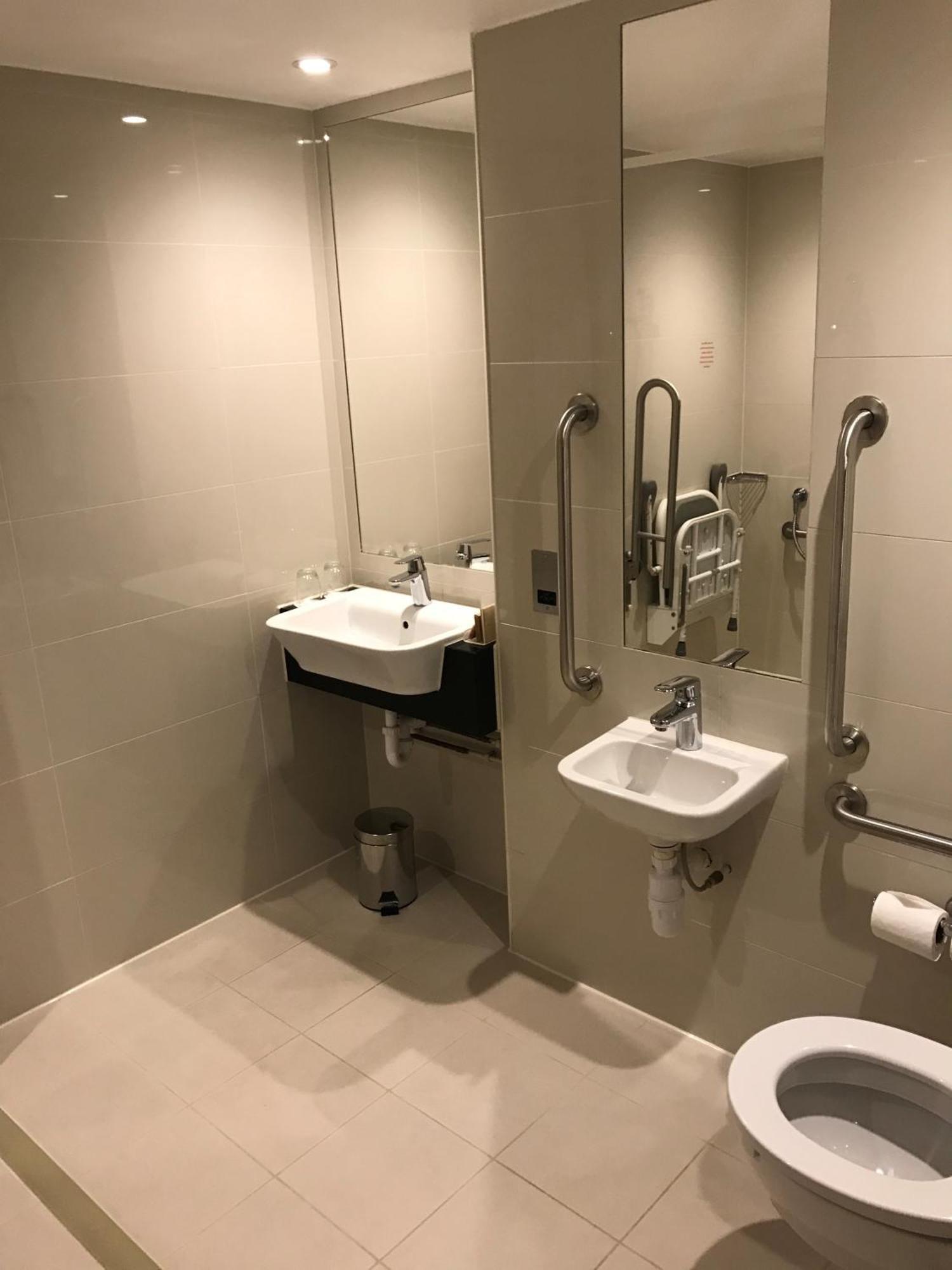 Standard King Room Disability Access,1022371972:JPEG